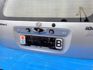 SUZUKI IGNIS 00-03 KLAPA BAGAŻNIKA SZYBA TYLNA Z2S 6/9 MINIATURA