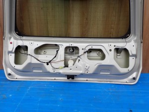 SUZUKI IGNIS 00-03 KLAPA BAGAŻNIKA SZYBA TYLNA Z2S 9/9 MINIATURA