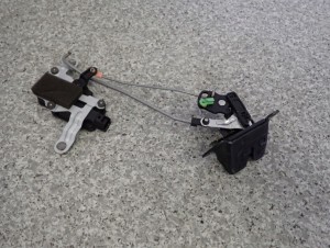 KIA PICANTO 04-11 ZAMEK KLAPY BAGAŻNIKA SIŁOWNIK 3/5 MINIATURA