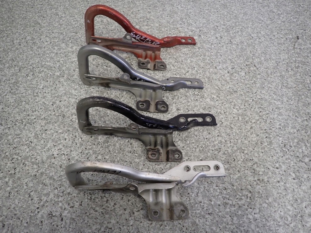 SUZUKI SX4 SEDICI 06-13 ZAWIAS MASKI LEWY 1/4