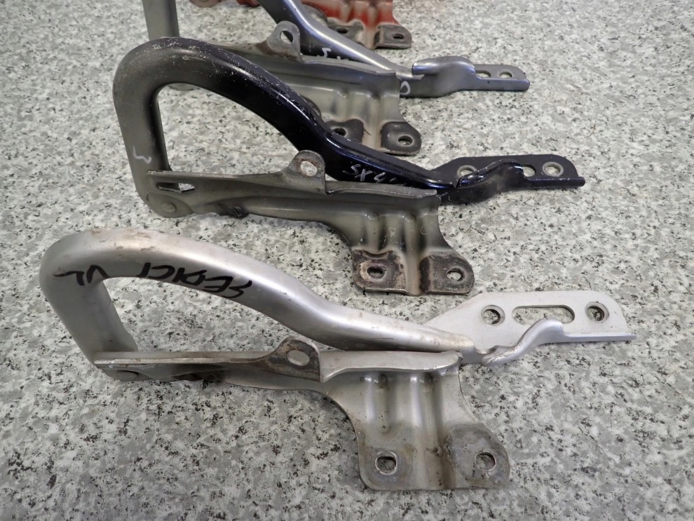 SUZUKI SX4 SEDICI 06-13 ZAWIAS MASKI LEWY 2/4