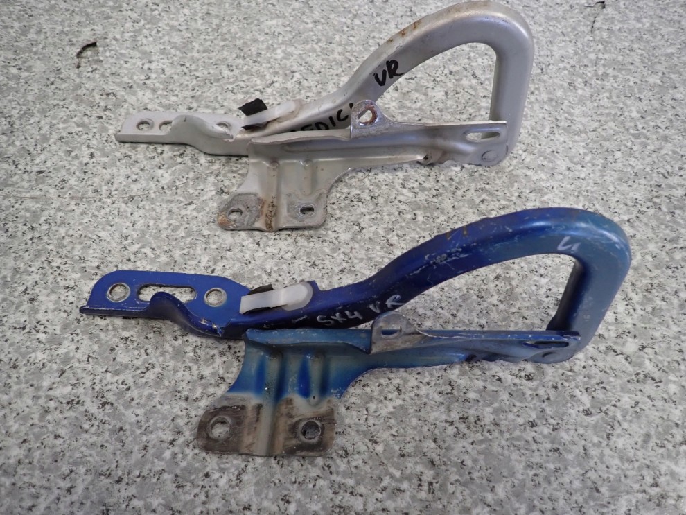 SUZUKI SX4 SEDICI 06-13 ZAWIAS MASKI PRAWY 1/2