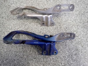 SUZUKI SX4 SEDICI 06-13 ZAWIAS MASKI PRAWY 2/2 MINIATURA