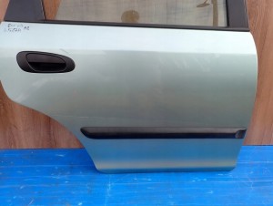 HONDA CIVIC 7 GEN 5d 01-05 DRZWI TYLNE PRAWE G517M 4/8 MINIATURA