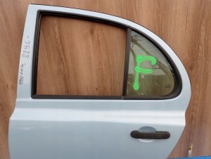 NISSAN MICRA K12 03-10 5d DRZWI TYLNE LEWE B32G 3/9 MINIATURA