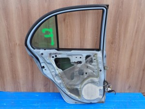 NISSAN MICRA K12 03-10 5d DRZWI TYLNE LEWE B32G 8/9 MINIATURA