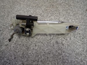 KIA CARENS III 06- KLAMKA DRZWI PRZEDNIA LEWA 4/4 MINIATURA