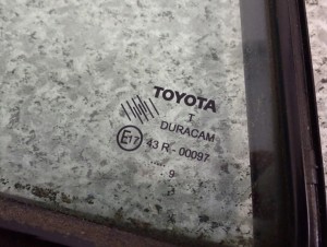 TOYOTA VERSO 09-13 SZYBA DRZWI TYLNA LEWA 3/3 MINIATURA