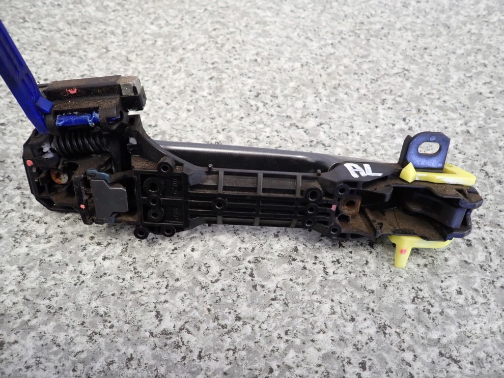 TOYOTA VERSO 09-13 KLAMKA DRZWI TYLNA LEWA 5/7