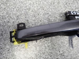 TOYOTA VERSO 09-13 KLAMKA DRZWI TYLNA LEWA 3/7 MINIATURA