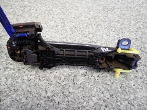 TOYOTA VERSO 09-13 KLAMKA DRZWI TYLNA LEWA 5/7 MINIATURA