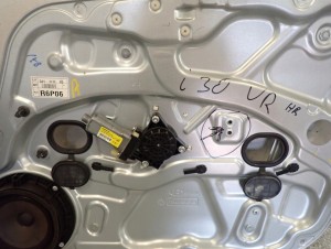 HYUNDAI i30 07-10 PODNOŚNIK SZYBY PRZEDNI PRAWY 3/5 MINIATURA