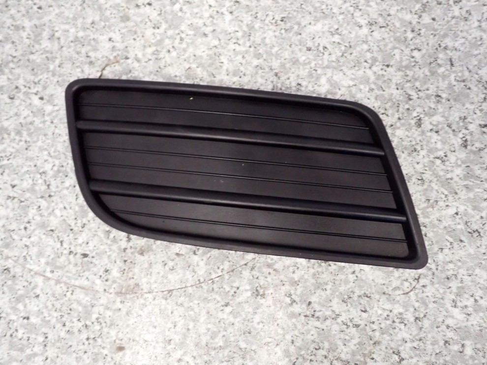 SUZUKI SWIFT 07- ZAŚLEPKA KRATKA HALOGENU PRZEDNIA PRAWA 1/6