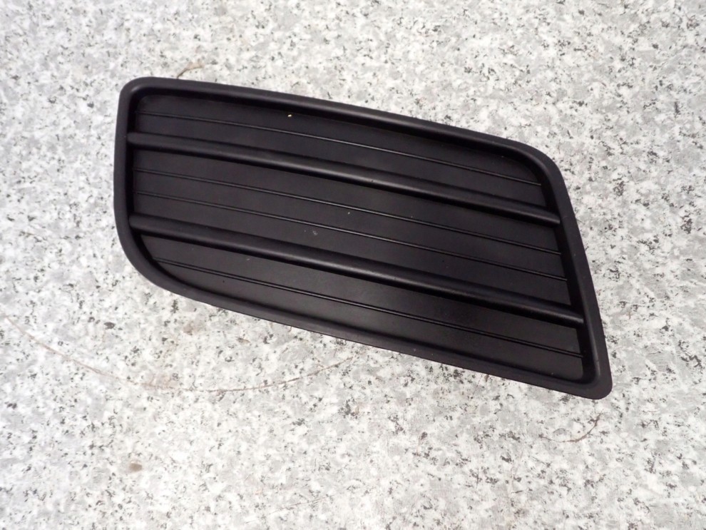 SUZUKI SWIFT 07- ZAŚLEPKA KRATKA HALOGENU PRZEDNIA PRAWA 2/6