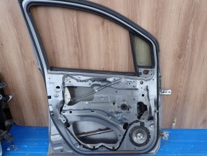 SUZUKI SPLASH 08-14 DRZWI PRZEDNIE LEWE ZCD 9/10 MINIATURA