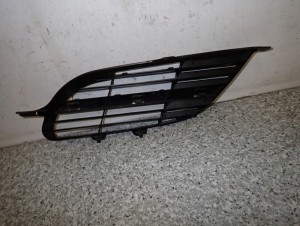 NISSAN ALMERA TINO 00-06 ATRAPA PRZEDNIA PRAWA 6/6 MINIATURA