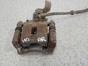 HYUNDAI i10 08-11 ZACISK Z JAŻMEM TYLNY PRAWY 4/5 MINIATURA