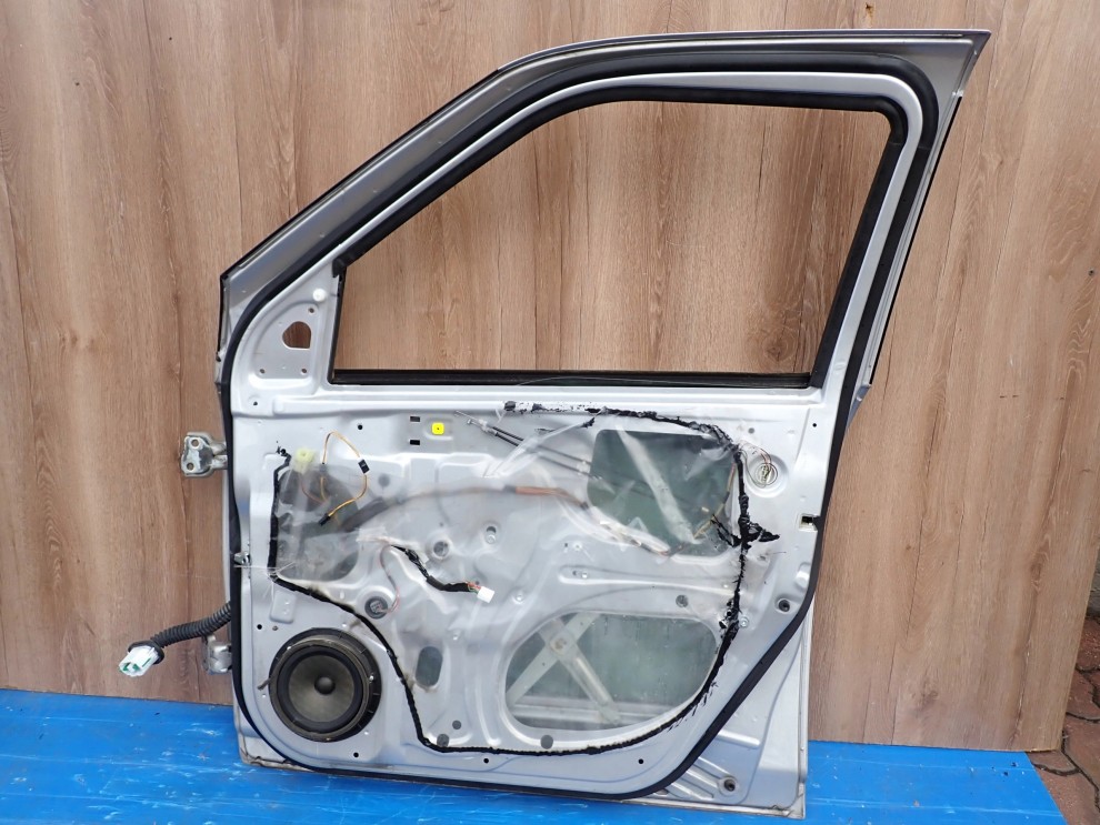 SUZUKI SWIFT 5d MK6 04-09 DRZWI PRZEDNIE PRAWE ZCC 8/9