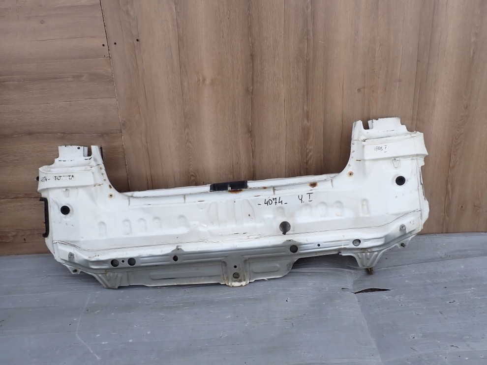 TOYOTA YARIS I 99-05 PAS TYLNY 1/9