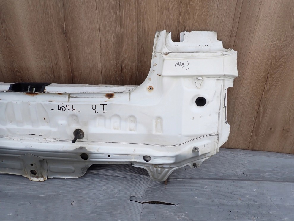 TOYOTA YARIS I 99-05 PAS TYLNY 3/9