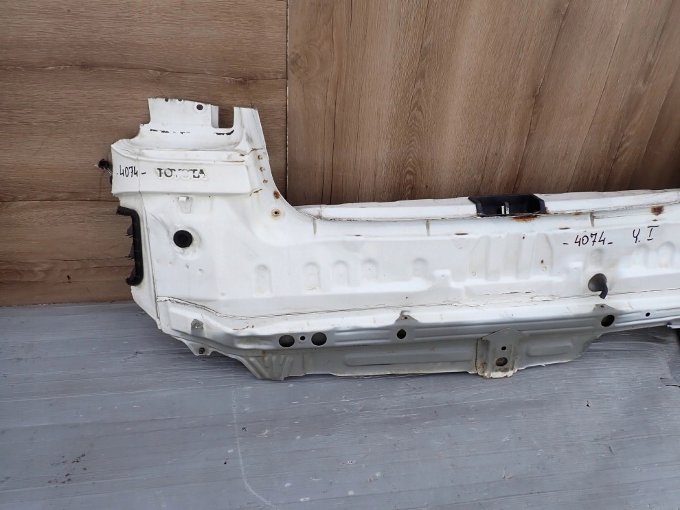 TOYOTA YARIS I 99-05 PAS TYLNY 4/9