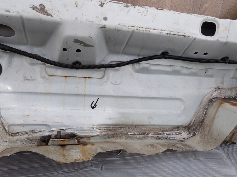 TOYOTA YARIS I 99-05 PAS TYLNY 9/9