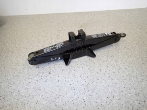 TOYOTA LEWAREK PODNOŚNIK SAMOCHODOWY 4/9 MINIATURA