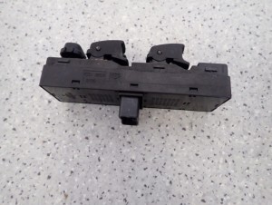 KIA RIO I 01-04 PANEL STEROWANIA SZYB PRZEDNI LEWY 4/6 MINIATURA