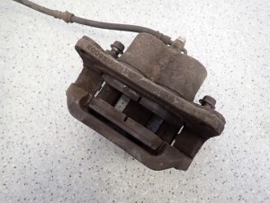 MAZDA CX7 CX-7 09- ZACISK HAMULCOWY PRZEDNI LEWY 3/5 MINIATURA