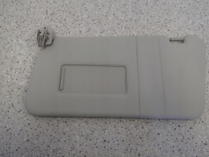 SUZUKI SWIFT 05-09 DASZEK PRZECIWSŁONECZNY LEWY 3/5 MINIATURA