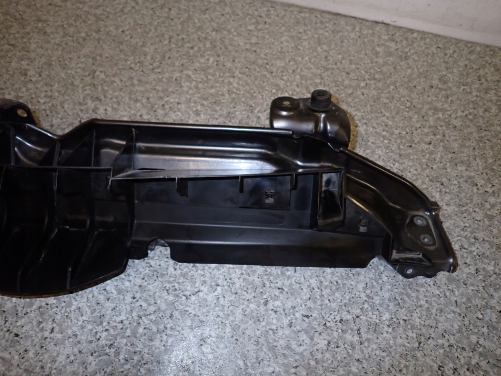 TOYOTA YARIS II 06-11 BELKA GÓRNA PASA PRZÓD 6/6
