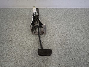 TOYOTA COROLLA E12 02-07 PEDAŁ HAMULCA AUTOMAT