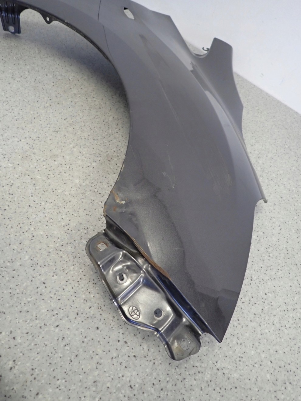 TOYOTA VERSO 09-13 BŁOTNIK PRZEDNI PRAWY 1G3 4/16