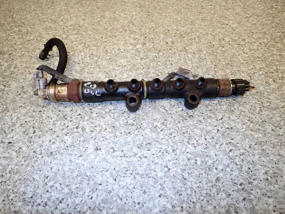 TOYOTA AVENSIS T25 COROLLA E12 COROLLA VERSO 2.0 D4D LISTWA WTRYSKOWA 1/5