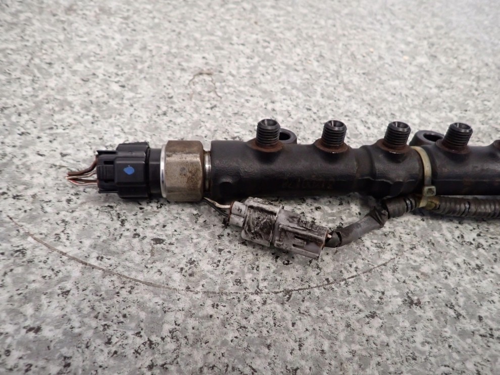 TOYOTA AVENSIS T25 COROLLA E12 COROLLA VERSO 2.0 D4D LISTWA WTRYSKOWA 4/5