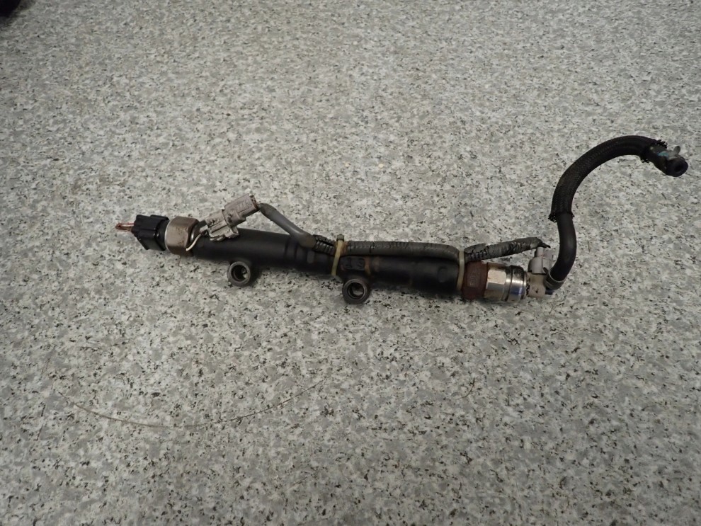 TOYOTA AVENSIS T25 COROLLA E12 COROLLA VERSO 2.0 D4D LISTWA WTRYSKOWA 5/5