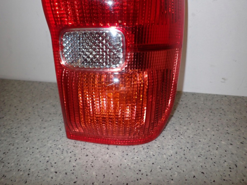 TOYOTA RAV4 RAV 4 II 99-02 LAMPA TYLNA PRAWA 4/6
