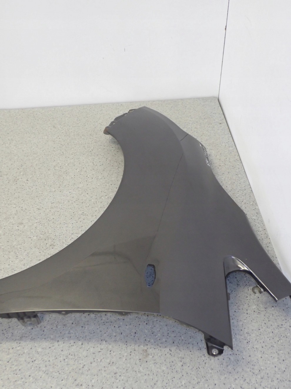 TOYOTA VERSO 09-13 BŁOTNIK PRZEDNI LEWY 1G3 8/14