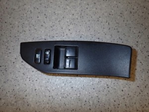 TOYOTA VERSO 09-13 PANEL STEROWANIA SZYB PRZEDNI LEWY 2 SZYBY EUROPA