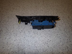 TOYOTA VERSO 09-13 PANEL STEROWANIA SZYB PRZEDNI LEWY 2 SZYBY EUROPA 4/5 MINIATURA
