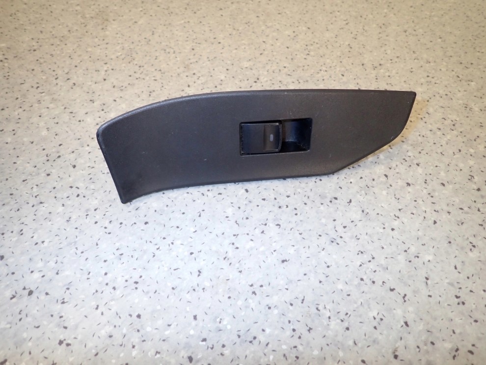 TOYOTA VERSO 09-13 PRZEŁĄCZNIK PANEL STEROWANIA SZYBY PRZEDNI PRAWY 1/4