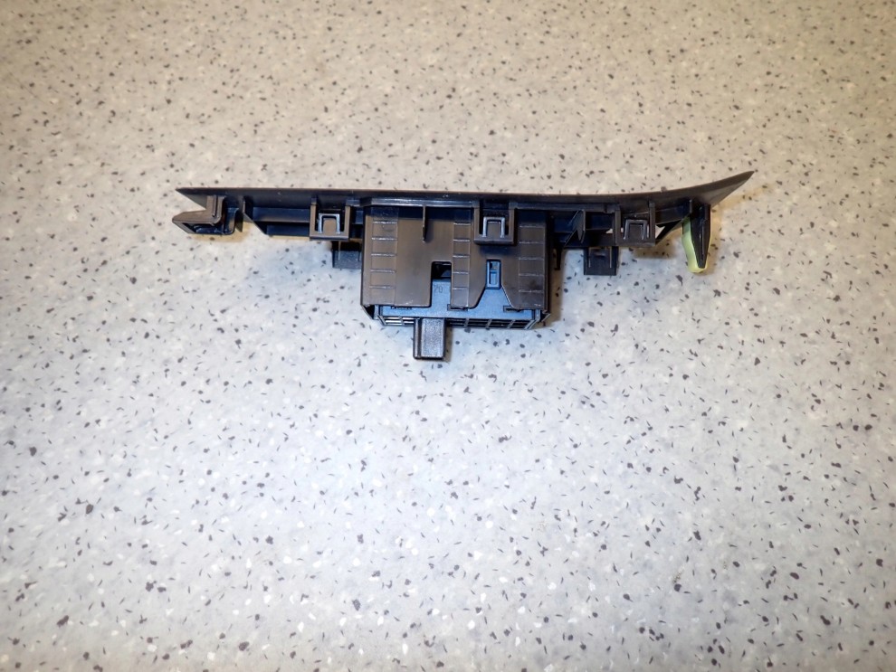TOYOTA VERSO 09-13 PRZEŁĄCZNIK PANEL STEROWANIA SZYBY PRZEDNI PRAWY 2/4