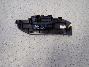 TOYOTA VERSO 09-13 PRZEŁĄCZNIK PANEL STEROWANIA SZYBY PRZEDNI PRAWY 4/4 MINIATURA