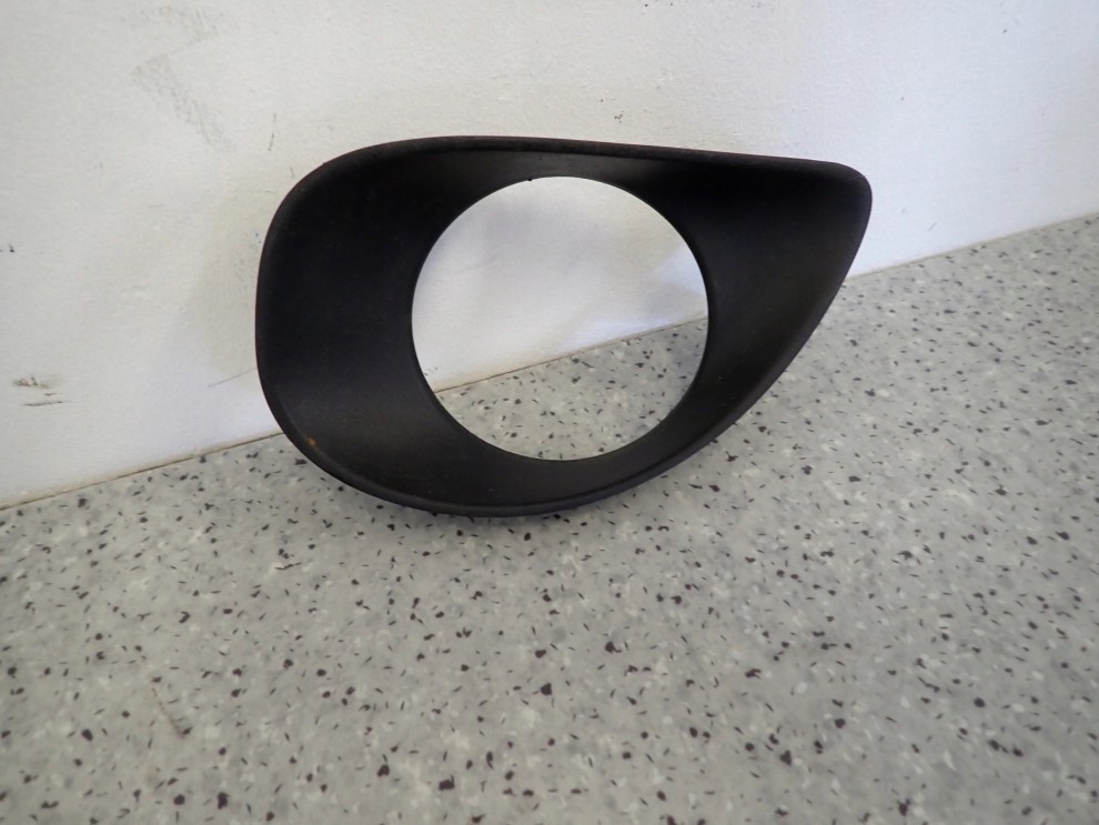 TOYOTA YARIS II 06- KRATKA HALOGENU LEWA 4/8