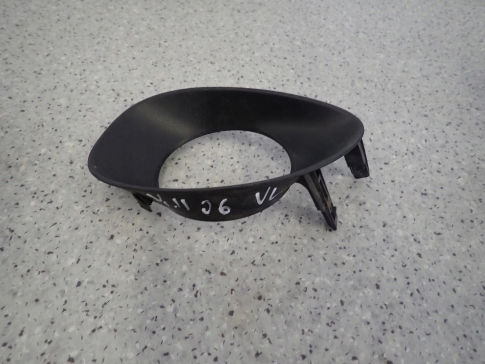 TOYOTA YARIS II 06- KRATKA HALOGENU LEWA 5/8