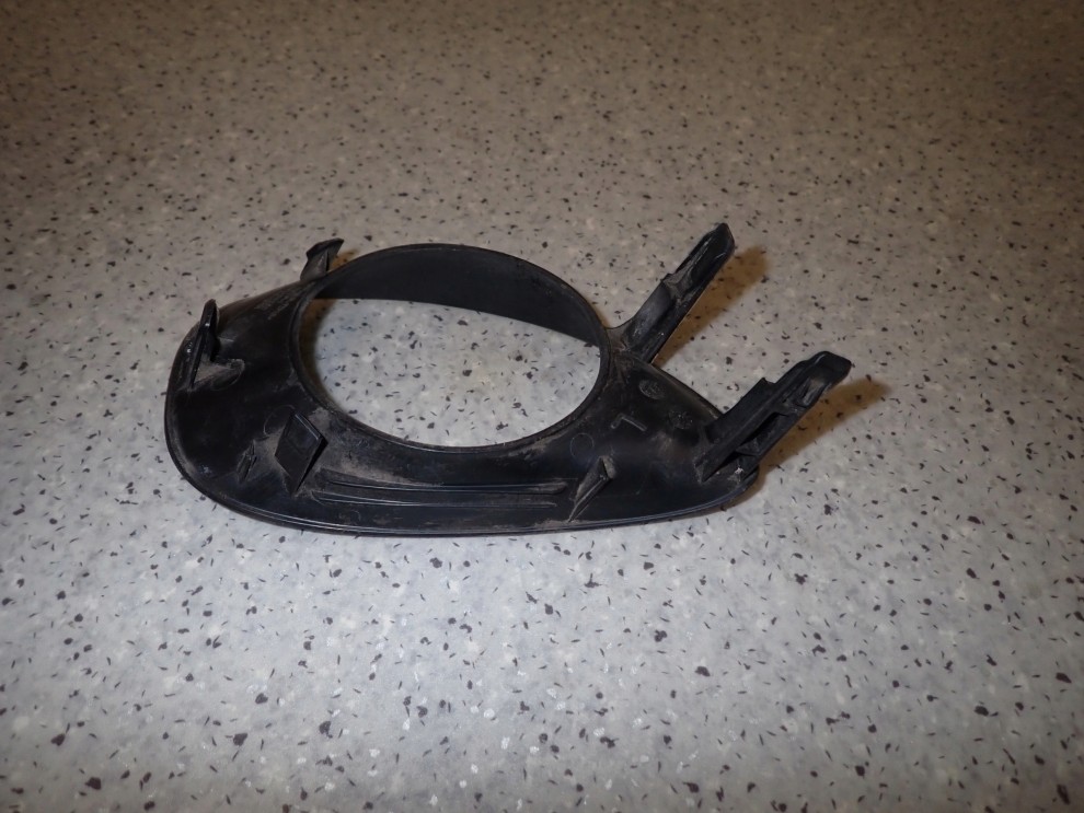 TOYOTA YARIS II 06- KRATKA HALOGENU LEWA 8/8