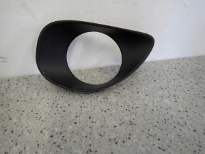 TOYOTA YARIS II 06- KRATKA HALOGENU LEWA 3/8 MINIATURA