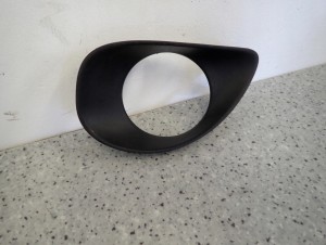 TOYOTA YARIS II 06- KRATKA HALOGENU LEWA 4/8 MINIATURA