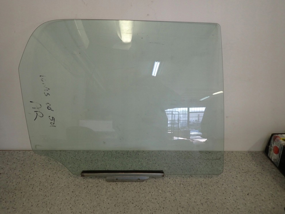 SUZUKI IGNIS 00-03 SZYBA TYLNA PRAWA 2/3