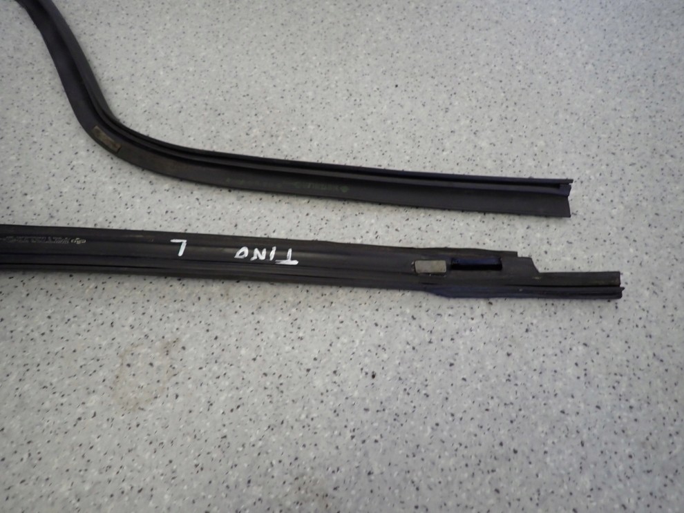 NISSAN ALMERA TINO 00-05 USZCZELKA RANTU DACHU SZYBY LEWA 2/4
